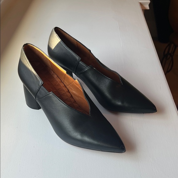 Chie Mihara Black Women's Pumps 2.5” heels size 39 - Picture 13 of 16